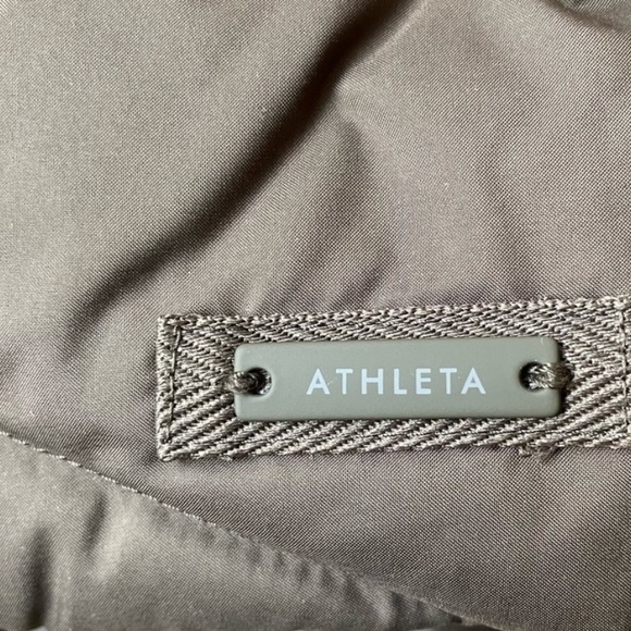 Athleta Responsible tundra goose down filled puffer vest olive green - Picture 5 of 11